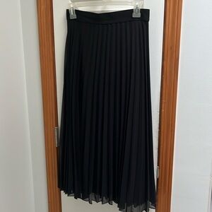 Black pleated skirt